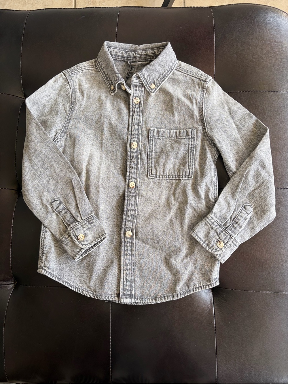 NWT Primark Kids Long-Sleeve Button-Down Shirt in Light Gray Size 5/6